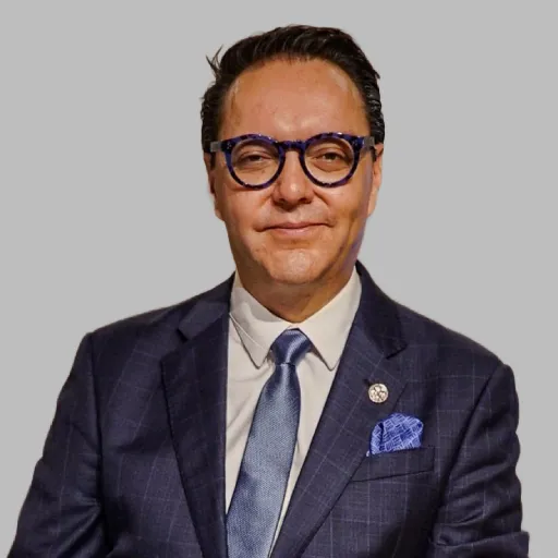 Dr. Edmundo Plauchu A.